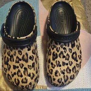 CROCS Womens Black and Tan Leopard